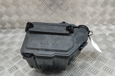 Panou de siguranțe LAND ROVER RANGE ROVER SPORT L461 2024 OEM: M8E2-14A067-FB,M8E2-14A076-FB,M8E2-24994-EC 29507151 foto