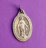 pandativ din argint crestin Catolic Fecioara Maria comemorativ aratare Maicii Domnului in 1830 in Capela din Paris vintage Franta