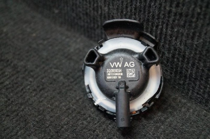 Senzor de impact lateral dreapta VW PASSAT Variant B8 3G5 2014 OEM: 3Q0959354 1950920