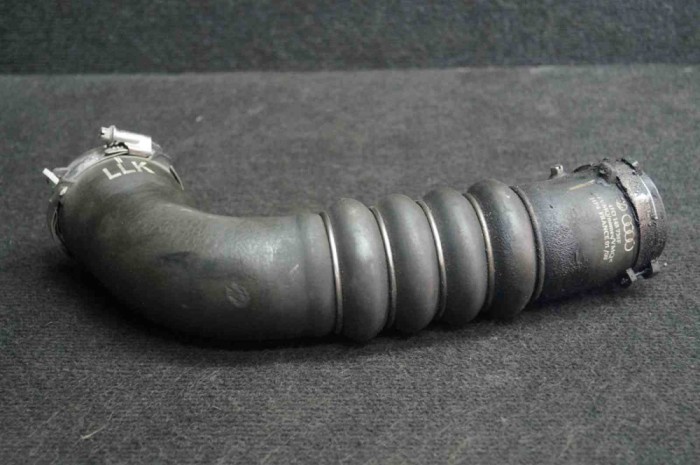 Furtun intercooler dreapta AUDI A6 4F2, C6 2010 OEM: 4F0145738F