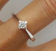 Superb inel solitaire/logodna din aur alb 18 k si diamant natural 0.16 ct