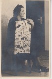 M5 B31 - FOTO - FOTOGRAFIE FOARTE VECHE - doamna pe scaun - anii 1940