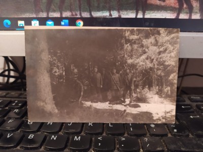 V&amp;acirc;nători &amp;icirc;n pădure, circa 1928, V&amp;acirc;nătoare, 205 foto