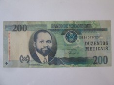 Mozambic 200 Meticais 2011,bancnota din imagini