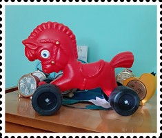 Calut romanesc din plastic_anii 80_vintage