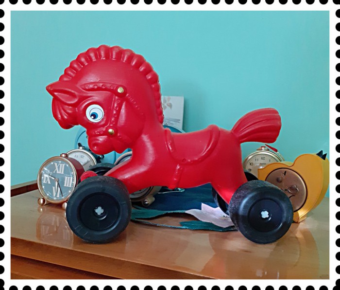 Calut romanesc din plastic_anii 80_vintage
