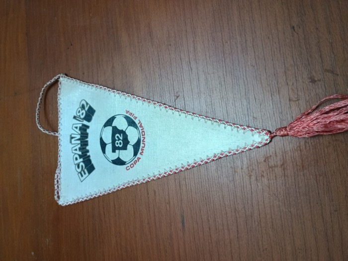 FANION ESPANA 1982 , INTERESANT