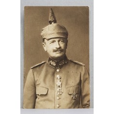 REGELE FRIEDRICH AUGUST III VON SACHSEN , IN UNIFORMA , CU CASCA SI DECORATII , CARTE POSTALA ILUSTRATA , MONOCROMA, NECIRCULATA , PERIOADA INTERBELIC