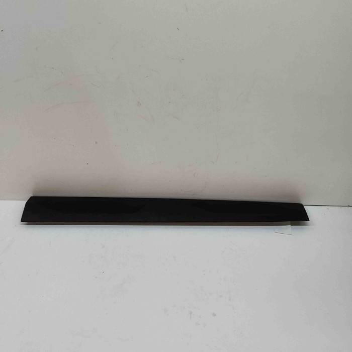 Bandou inferior ușă dreapta față BMW X2 F39 2023 OEM: 7421440