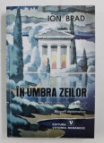 IN UMBRA ZEILOR DIN CICLUL ,, AMBASADOR LA ATENA &#039;&#039; DE ION BRAD , 2003 , *DEDICATIE