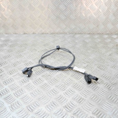 Port USB/AUX-In TESLA MODEL S 2016 OEM: 1004815-08-B | 14697547 foto