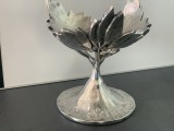 Delicată fructiera din alamă argintată veche,groasă &icirc;n carne,perforată cu picior,motive florale,stare perfectă,de colecție/decor.