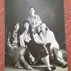 Femei in costume populare - Fotografie datata 1929, Balcic