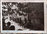 Soldati luand masa, inclusiv Mihail Arnautu, front, Ialta 1942// fotografie, Romania 1900 - 1950, Portrete