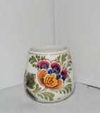 Antichitate: Vază colecție, ceramică delftware pictata manual sub smalt, policromie, cca. 1930-1940 - Decor floral - marcaj &quot;De Delftse Pauw&quot; Olanda