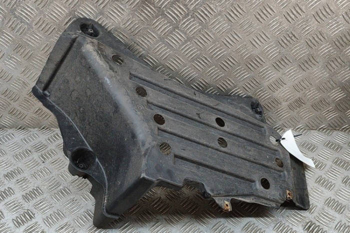 Scut motor dreapta spate SEAT ARONA KJ7 2019 OEM: 6F0825205 | 26059540