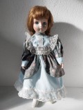 Papusa / papusica ceramica, cap , maini si picioare de portelan, veintage, jucarie, decor, colectie, 40 cm,