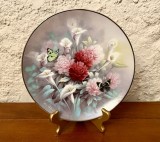 FARFURIE DECORATIVA DIN PORTELAN- BRADEX- EMERALD PAIR- TAN CHUN CHIU D21,5CM
