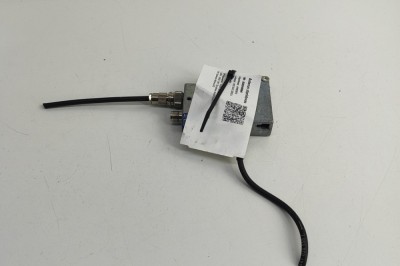 Amplificator de antena AUDI A8 D2 4D2, 4D8 1997 OEM: 4D0035585 29949884 foto