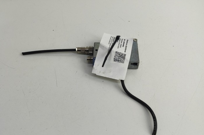 Amplificator de antena AUDI A8 D2 4D2, 4D8 1997 OEM: 4D0035585 29949884