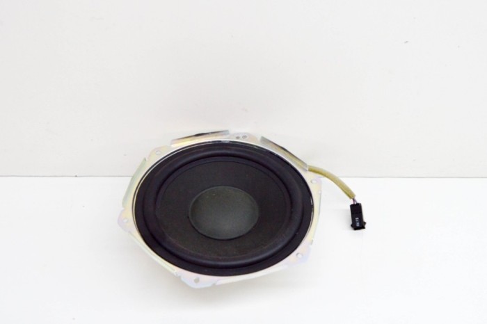 Subwoofer TESLA MODEL S 2014 OEM: 1004833-07-A | 17344462