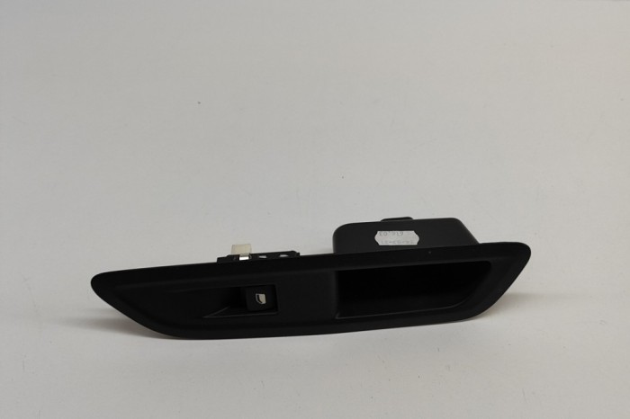 Buton geam ușă dreapta spate CITRO&Euml;N C4 III BA_, BB_, BC_ 2021 OEM: 9831081480 28860585