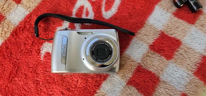 Aparat foto digital Kodak C142 Easyshare, 10Mp, FUNCTIONEAZA CU 2 BATERII AAA