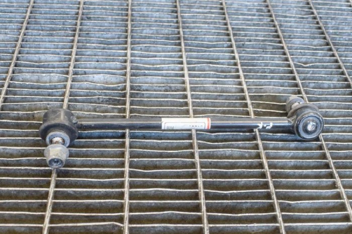 Bieleta stabilizatoare st&acirc;nga față TESLA MODEL 3 2018 OEM: 1044391-00-D 11361730