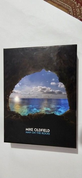 MIKE OLDFIELD - MAN ON THE ROCKS 3 CD-URI AUDIO + CUTIA CU CERTIFICAT DE AUTENTICITATE + PLIANTE , MERCURY RECORDS ANUL 2014