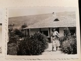 2 fotografii cu Bojdeuca lui Ion Creangă