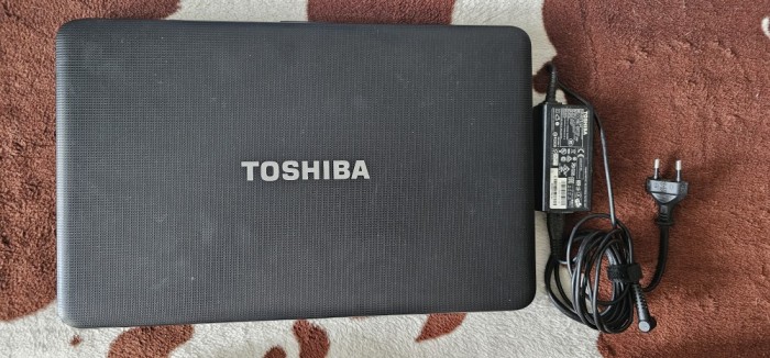 LEPTOP TOSHIBA C850D-11R PROCESOR AMD-E1-1200 APU/1,4 GHz/ RAM 8 GB DDR 3 , SSD 120 GB. WIN 10 BATERIA TINE 2 ORE .