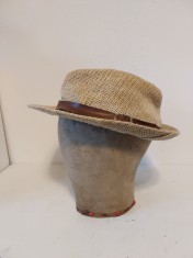 # Cap manechin vintage STERN Germany Bremen din lemn cu bază metalică, suport pălării peruci modă croitorie epocă atelier decor colecție rar