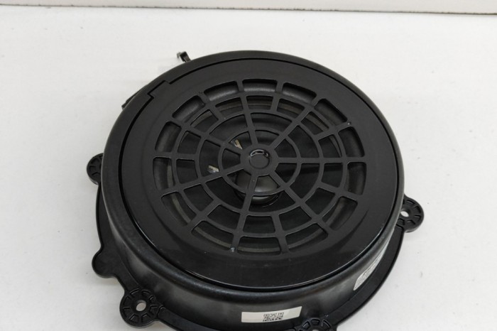 Difuzor ușă dreapta spate PORSCHE Taycan 2022 OEM: 971035453D,971.035.453.D,718340-0020 25126491