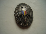 Insigna Academia Militara, modelul dupa 1990, inseriata, stare foarte buna, Romania de la 1950