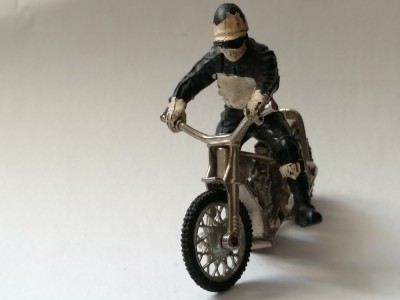 Bnk jc Britains Ltd. - Speedway racers 9684 - motociclist - 1/32 foto