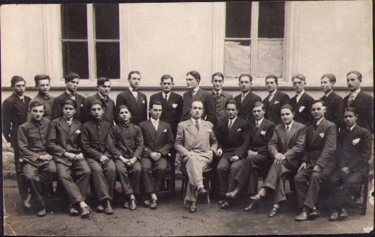 P943 Elevi, Rom&acirc;nia interbelică