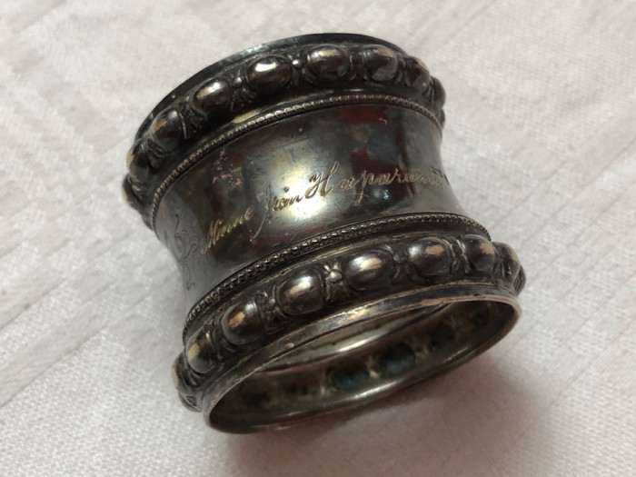 Impresionant inel argintat din perioada interbelica, suport pentru servetele