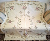 Fata de masa Vintage din bumbac cu broderie manuala florala in cruciulite