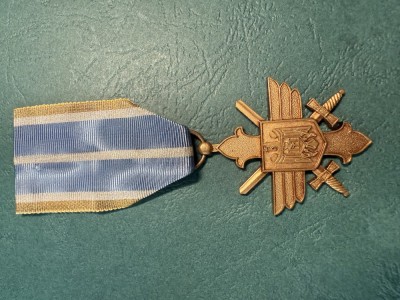 Ordinul Virtutea Aeronautica in grad de Cruce de aur pe timp de razboi Regele Mihai 1 regalista foto