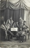 P1491 Elevi militari rom&acirc;ni, 1915, &icirc;n uniforme model 1912, unul dintre ei cu galon de sergent, studio Buzdugan, București