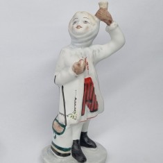 Fetita la colindat - Bibelou (RAR) portelan mat romanesc vechi, vintage