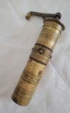 Rasnita veche de cafea, din alama, 25 cm/ 6 cm