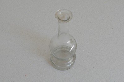 Veche sticla manuala de Bixad foto