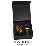 Set cadou trandafir etern sub cupola de sticla cu lumanare parfumata si ulei esential &ndash; 15cm