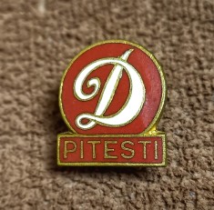 Insigna (model vechi) fotbal - DINAMO PITESTI