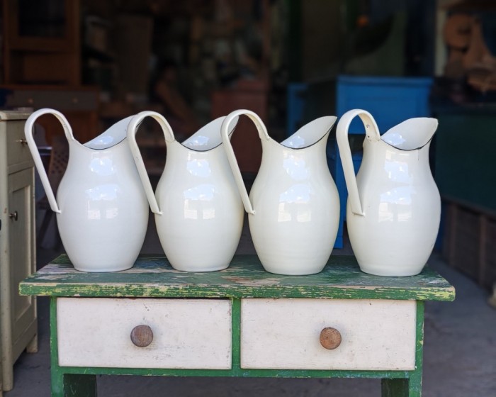 Carafe emailate de apă