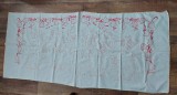Peretar vechi cusut de mana pe panza, cu ata rosie, Transilvania, 170x54cm, casa, cerbi si caprioare
