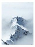 Tablou Canvas, "Crestele albe răsun&acirc;nd &icirc;n tăcere", Albastru, Zăpadă, Ceață, St&acirc;ncă, Liniște, Măreție, Rece, V&acirc;rf, Natură, &Icirc;nălțime, 26 x 39 cm, CMCLAS