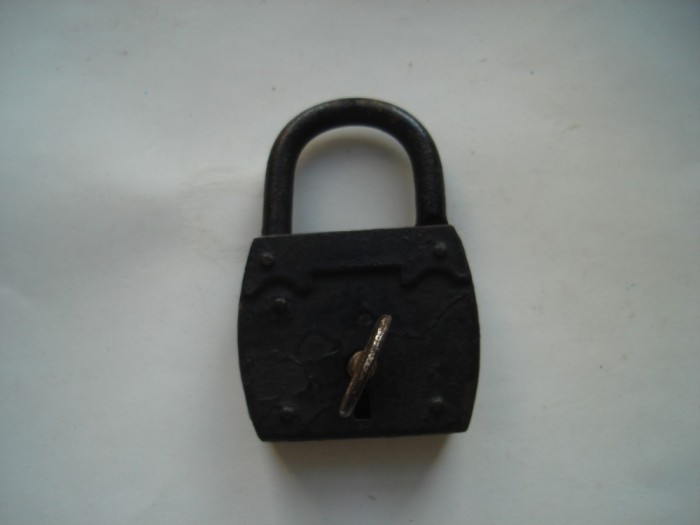 Lacat vechi cu cheie, functioneaza