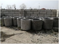 Vand Tuburi de Beton foto